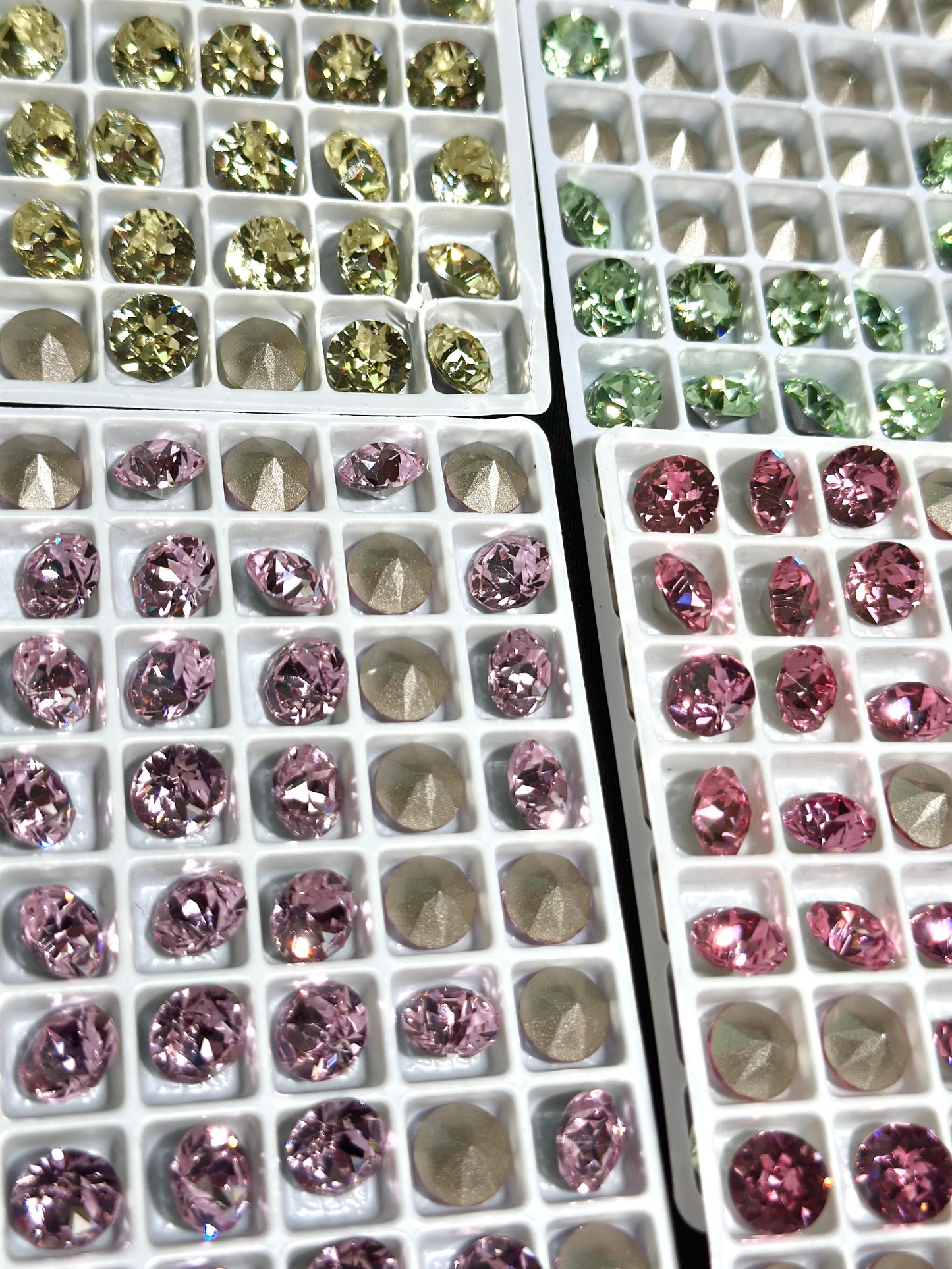 Luxe 8mm Round Shape Foiled Pointed Back Rhinestones