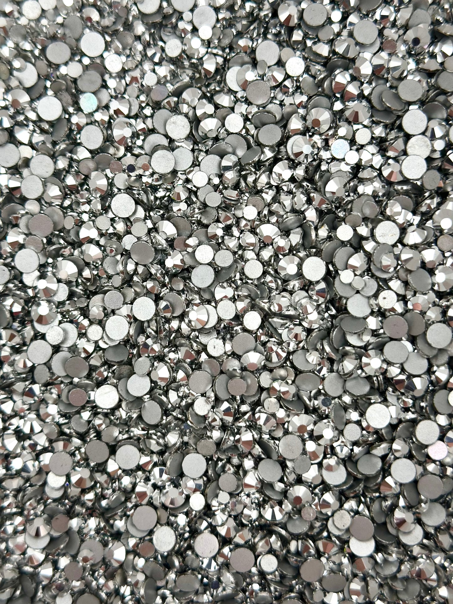 Color No.26-No.50 Mixed Sizes (From SS6 to SS20) Flat Back Round Glass Rhinestones