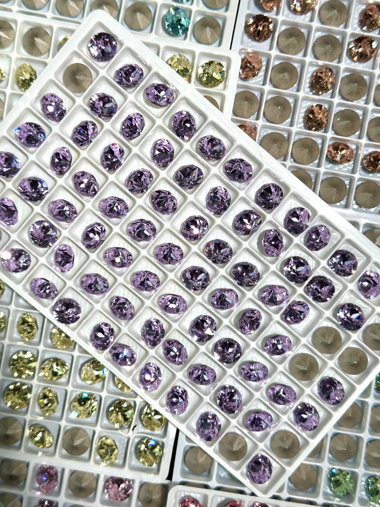 Luxe 8mm Round Shape Foiled Pointed Back Rhinestones