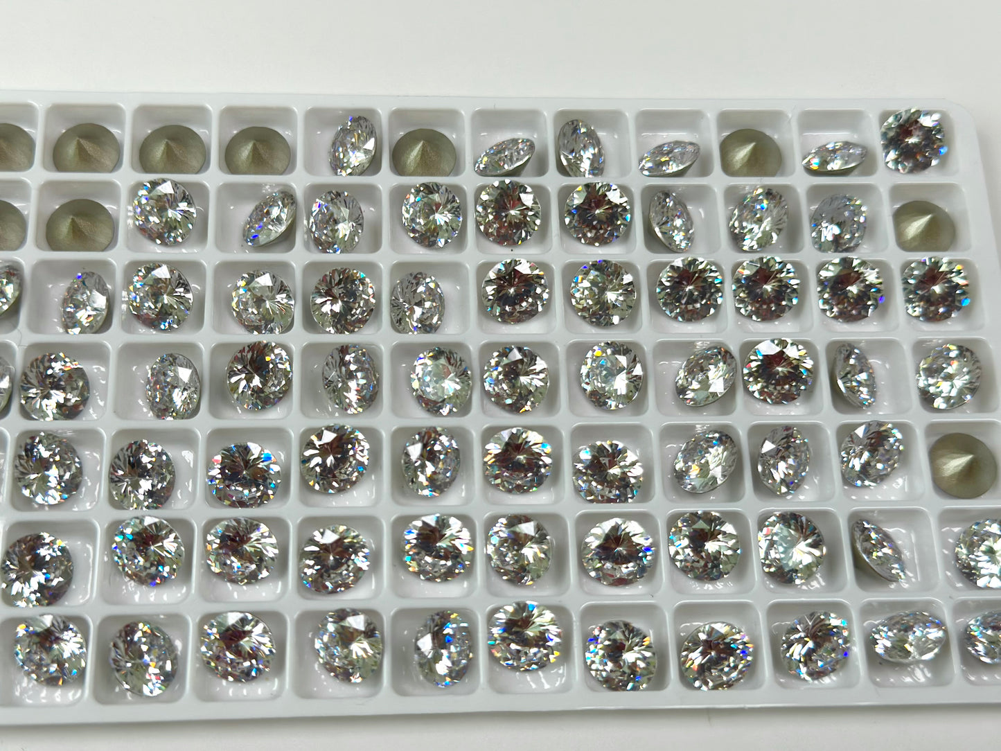Round Shape Foiled Pointed Back CZ Rhinestones for Nail Art and DIY