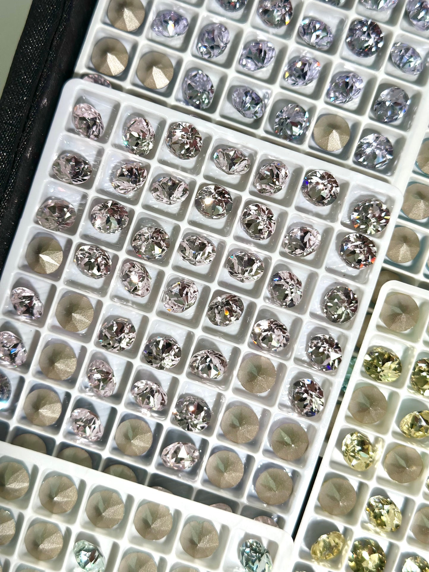 Luxe 8mm Round Shape Foiled Pointed Back Rhinestones