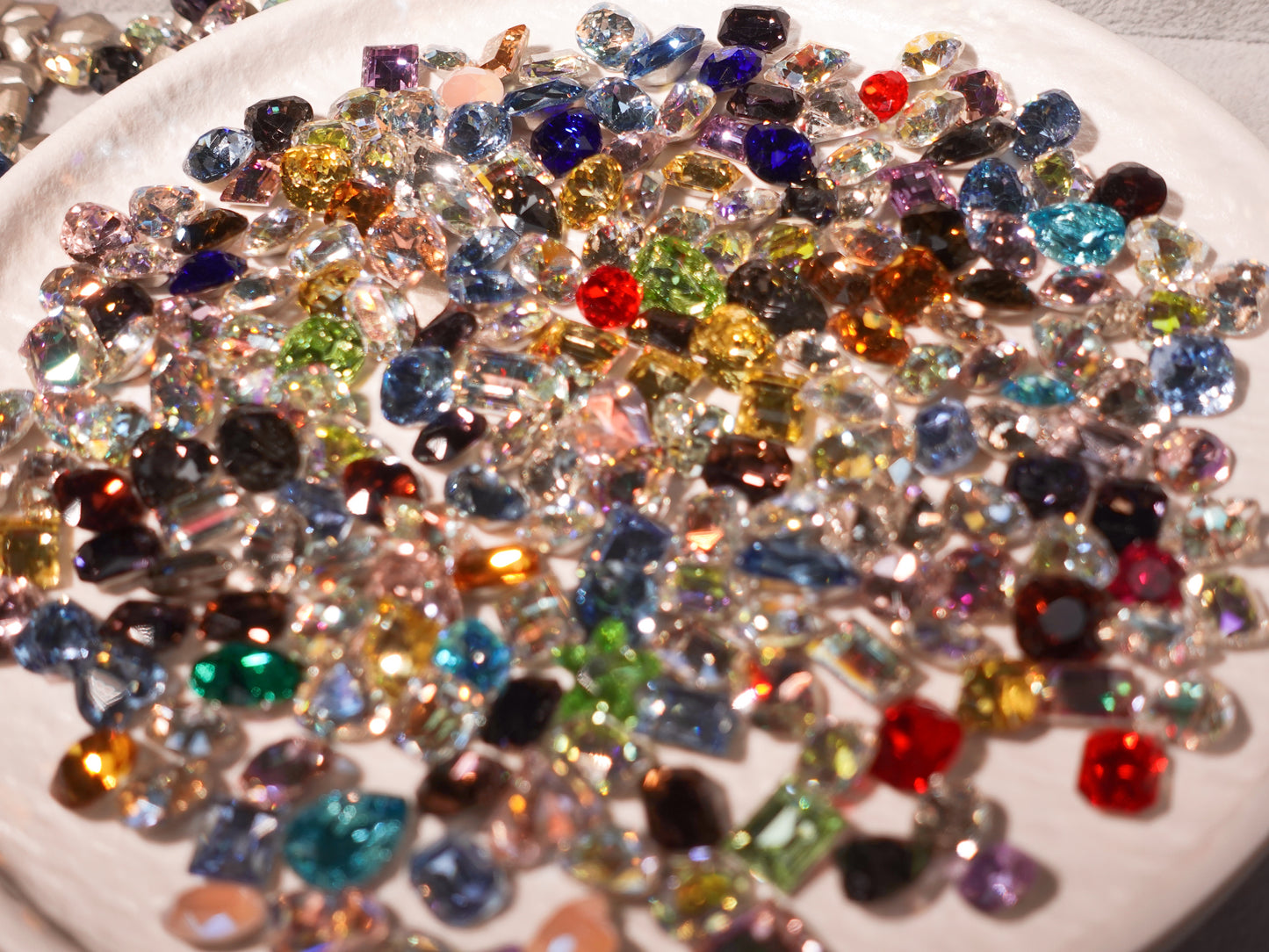 M/L Size Mixed Foiled Pointed Back Crystal Glass Rhinestones for Nails and DIY