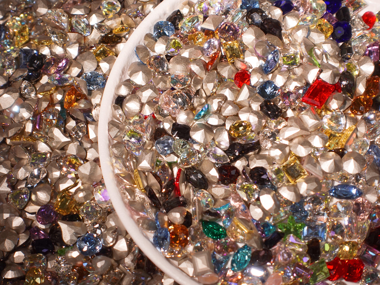 M/L Size Mixed Foiled Pointed Back Crystal Glass Rhinestones for Nails and DIY