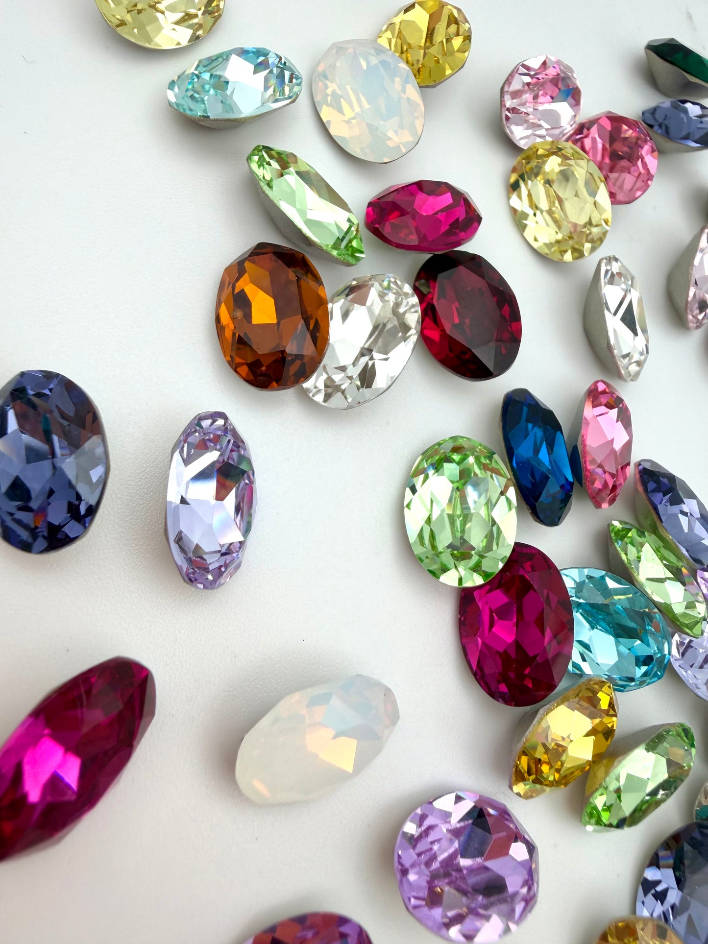 Luxe 10*14mm Large Oval Foiled Pointed Back Rhinestones for Nails Arts and DIY