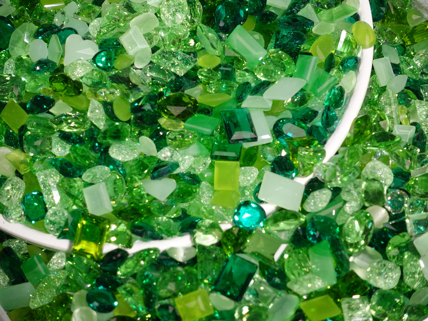 Green Garden Mixed Pointed Back Crystal Glass Rhinestones for Nails Arts and DIY