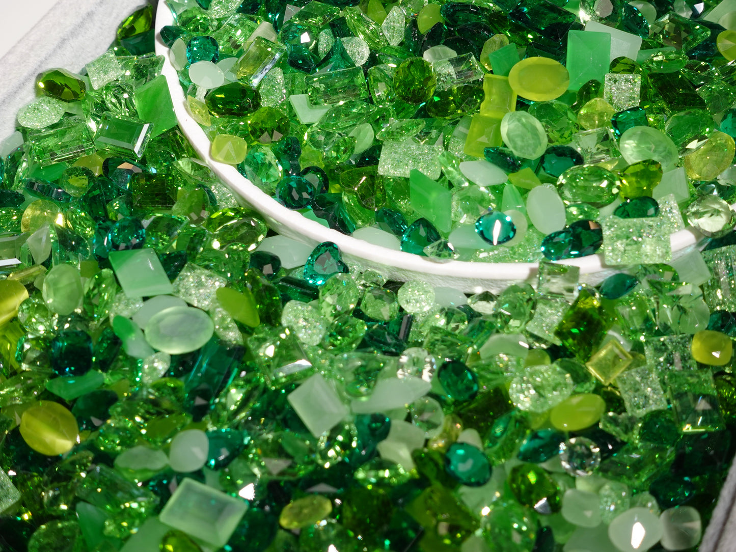 Green Garden Mixed Pointed Back Crystal Glass Rhinestones for Nails Arts and DIY