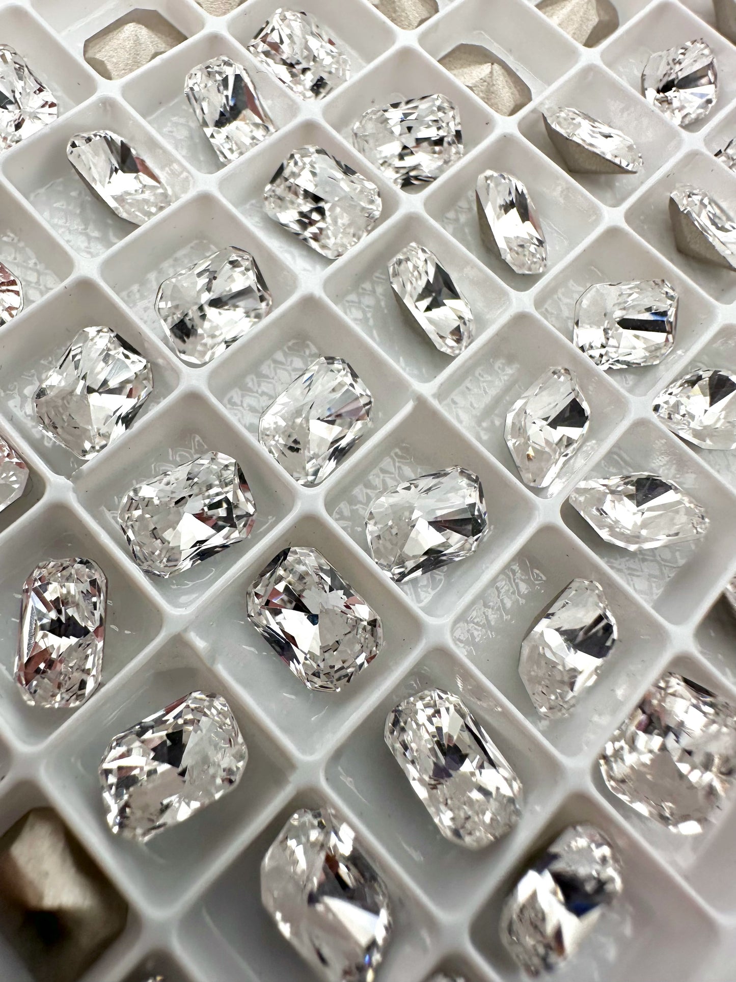 Luxe 6x8mm Small Rectangle Shape Foiled Pointed Back Rhinestones for Nails Arts and DIY