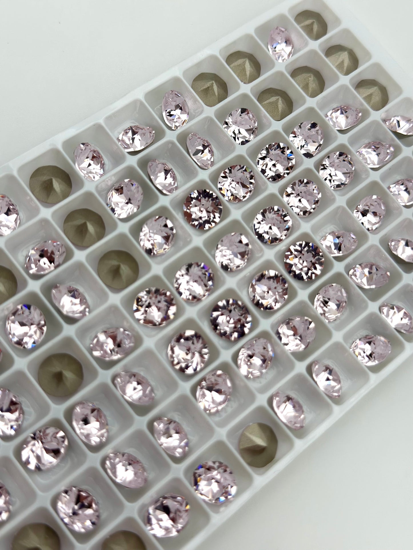 Luxe 8mm Round Shape Foiled Pointed Back Rhinestones for Nails Arts and DIY
