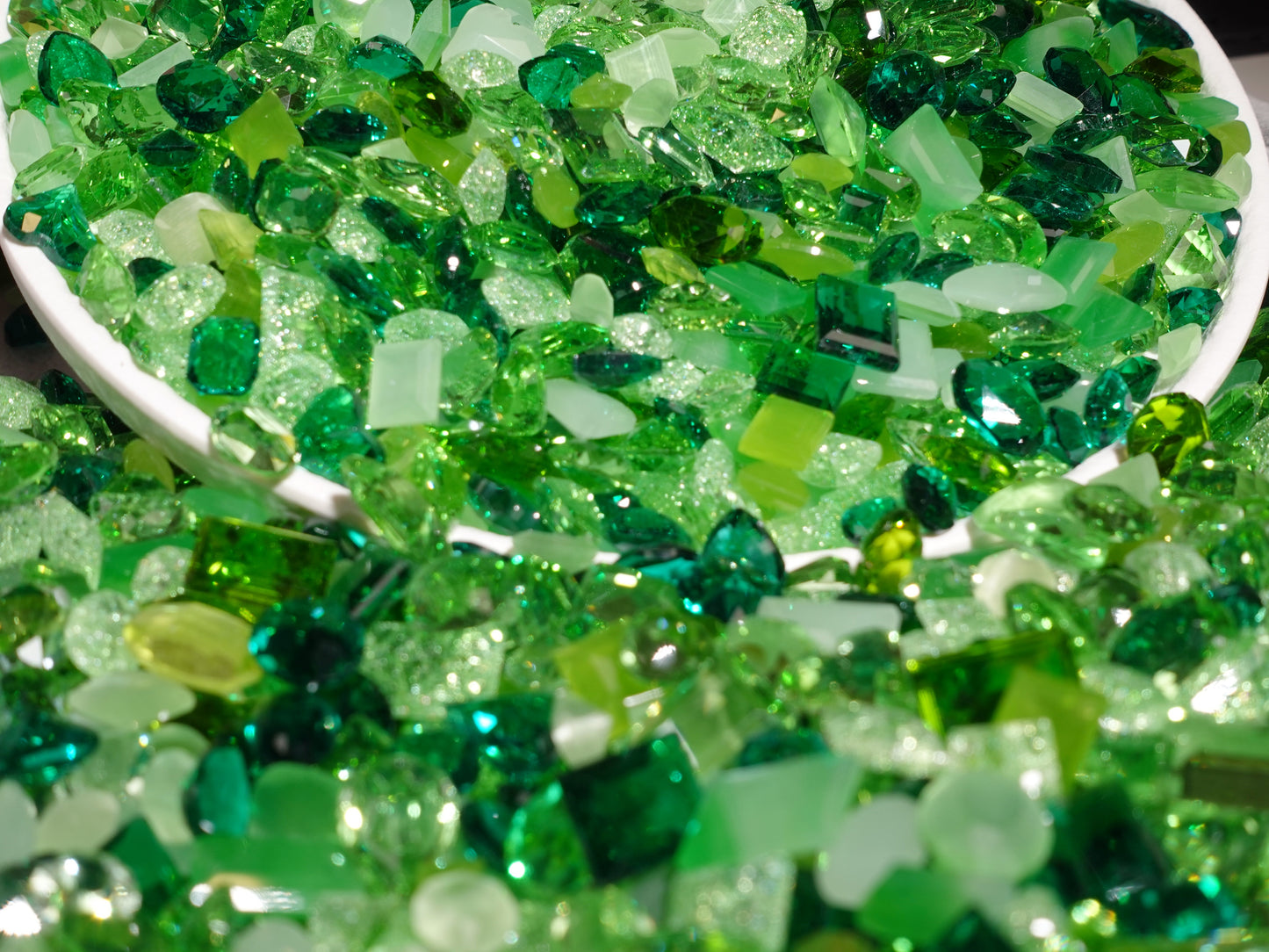 Green Garden Mixed Pointed Back Crystal Glass Rhinestones for Nails Arts and DIY