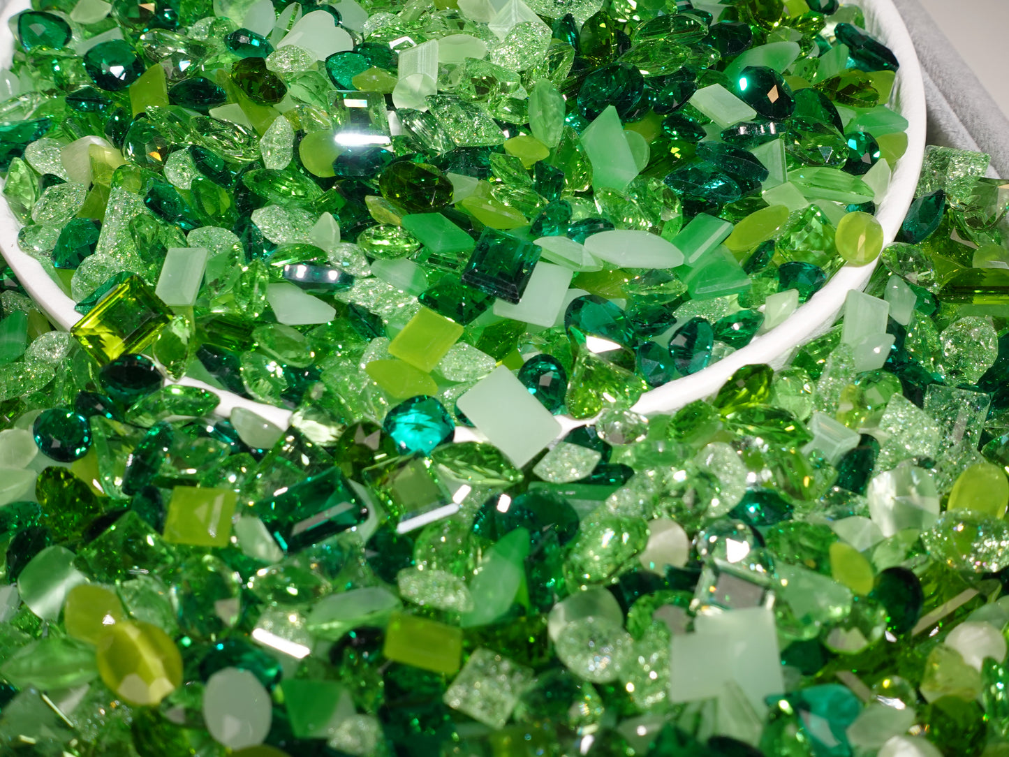 Green Garden Mixed Pointed Back Crystal Glass Rhinestones for Nails Arts and DIY