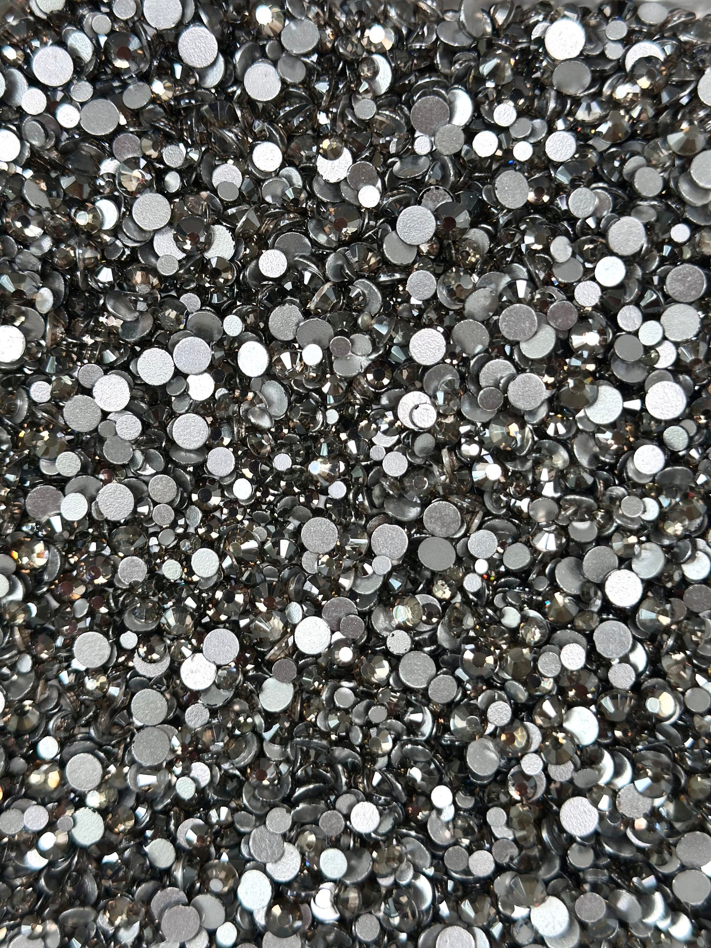 Mixed Sizes (SS6–SS20) Flat Back Round Glass Rhinestones