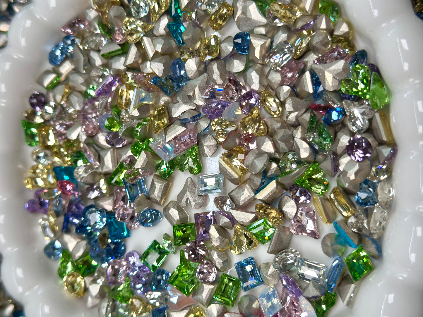 Small Size Mixed Foiled Pointed Back Crystal Glass Rhinestones DIY Nail Decoration Kit for Manicure, Crafts, Jewelry Making, and More