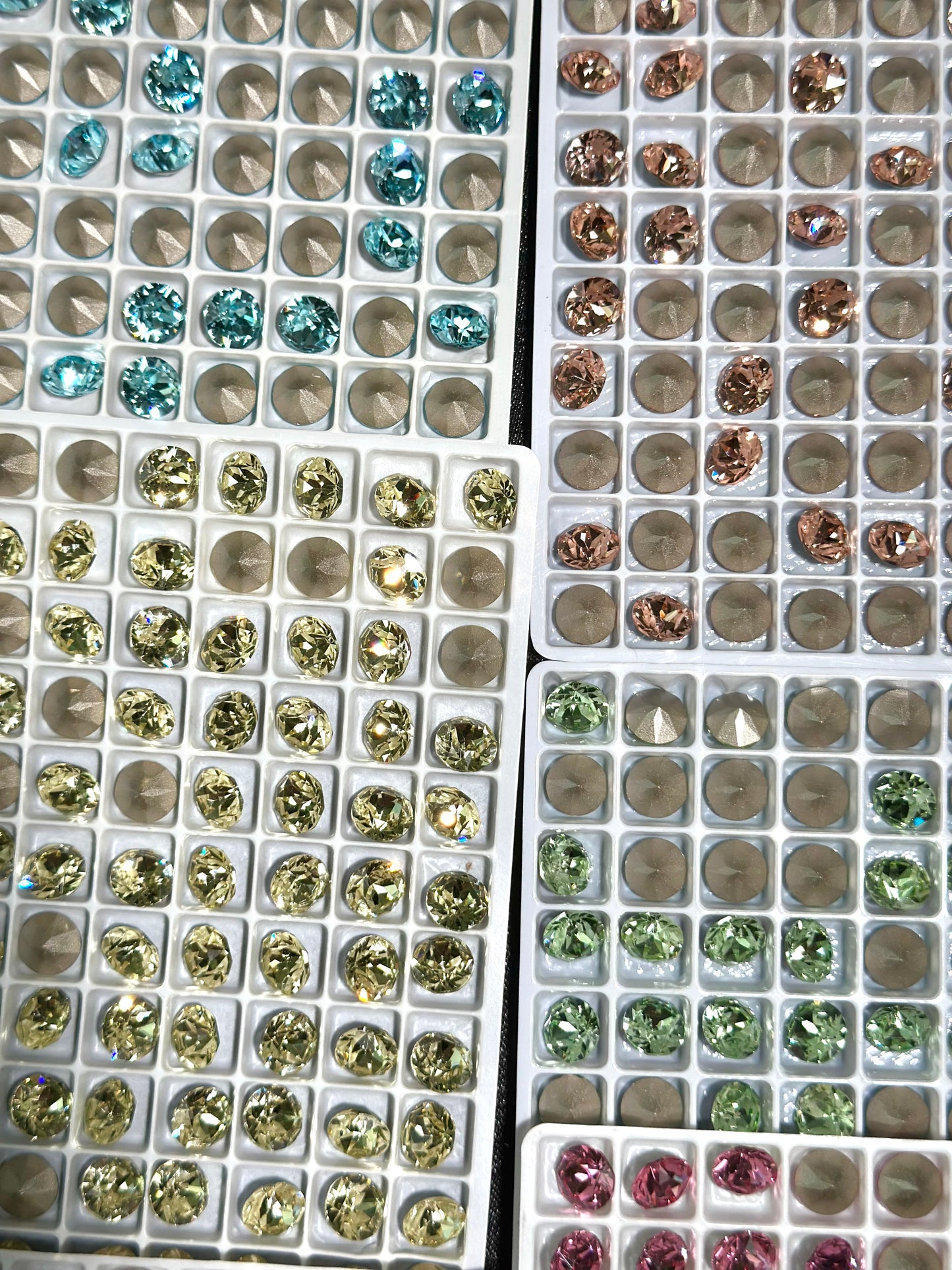 Luxe 8mm Round Shape Foiled Pointed Back Rhinestones