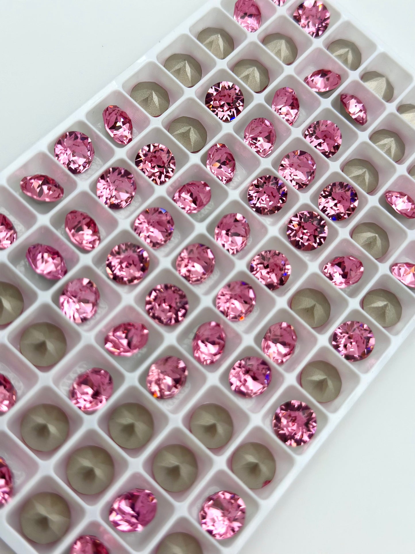 Luxe 8mm Round Shape Foiled Pointed Back Rhinestones for Nails Arts and DIY