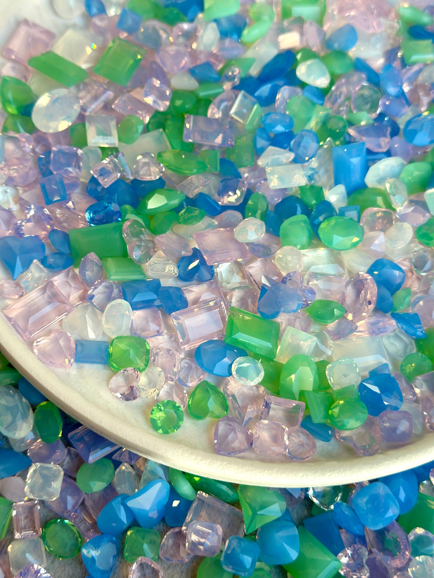 Luxe Opal Mixed Pointed Back Crystal Glass Rhinestones for Nails Arts and DIY