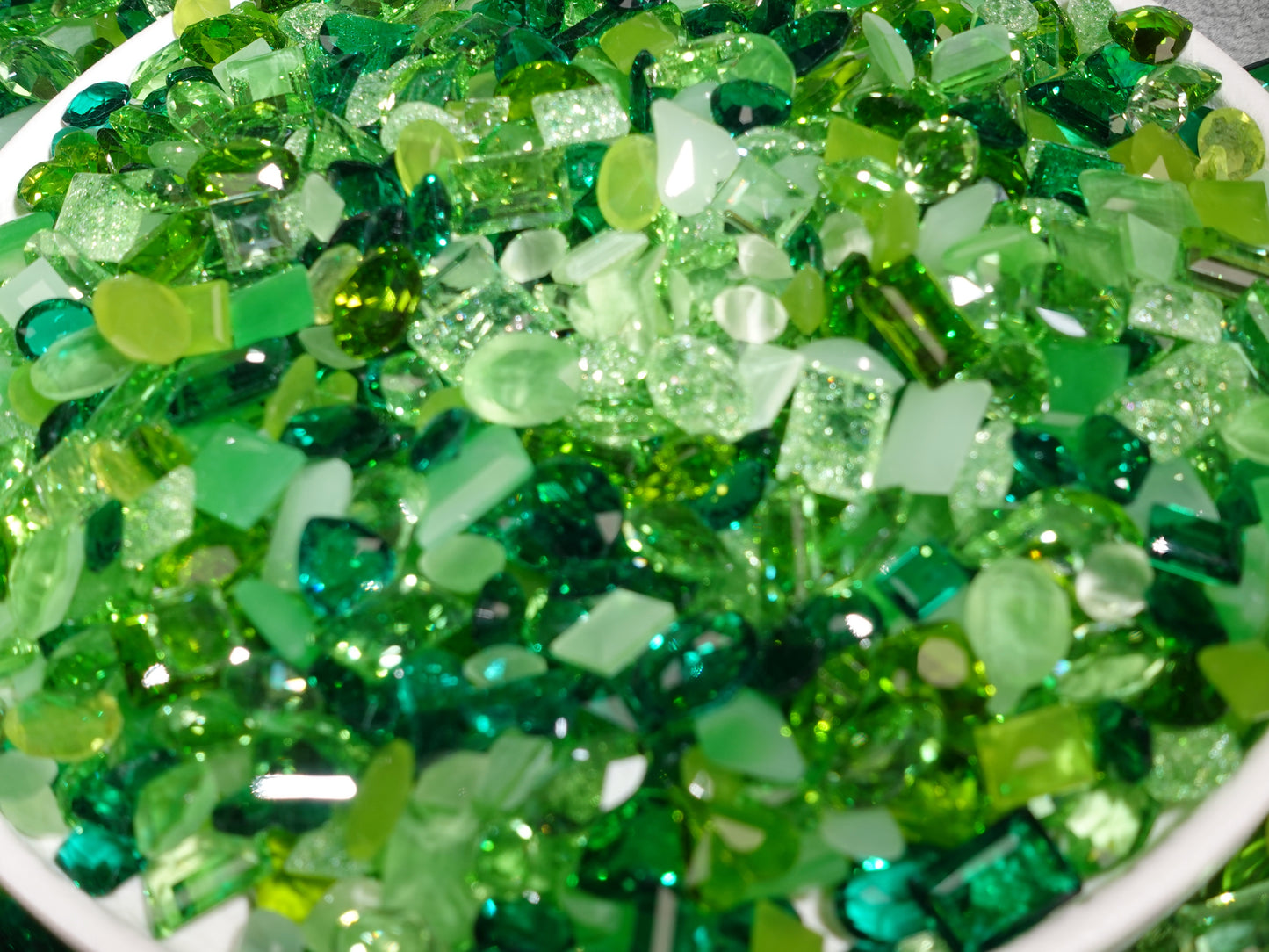 Green Garden Mixed Pointed Back Crystal Glass Rhinestones for Nails Arts and DIY