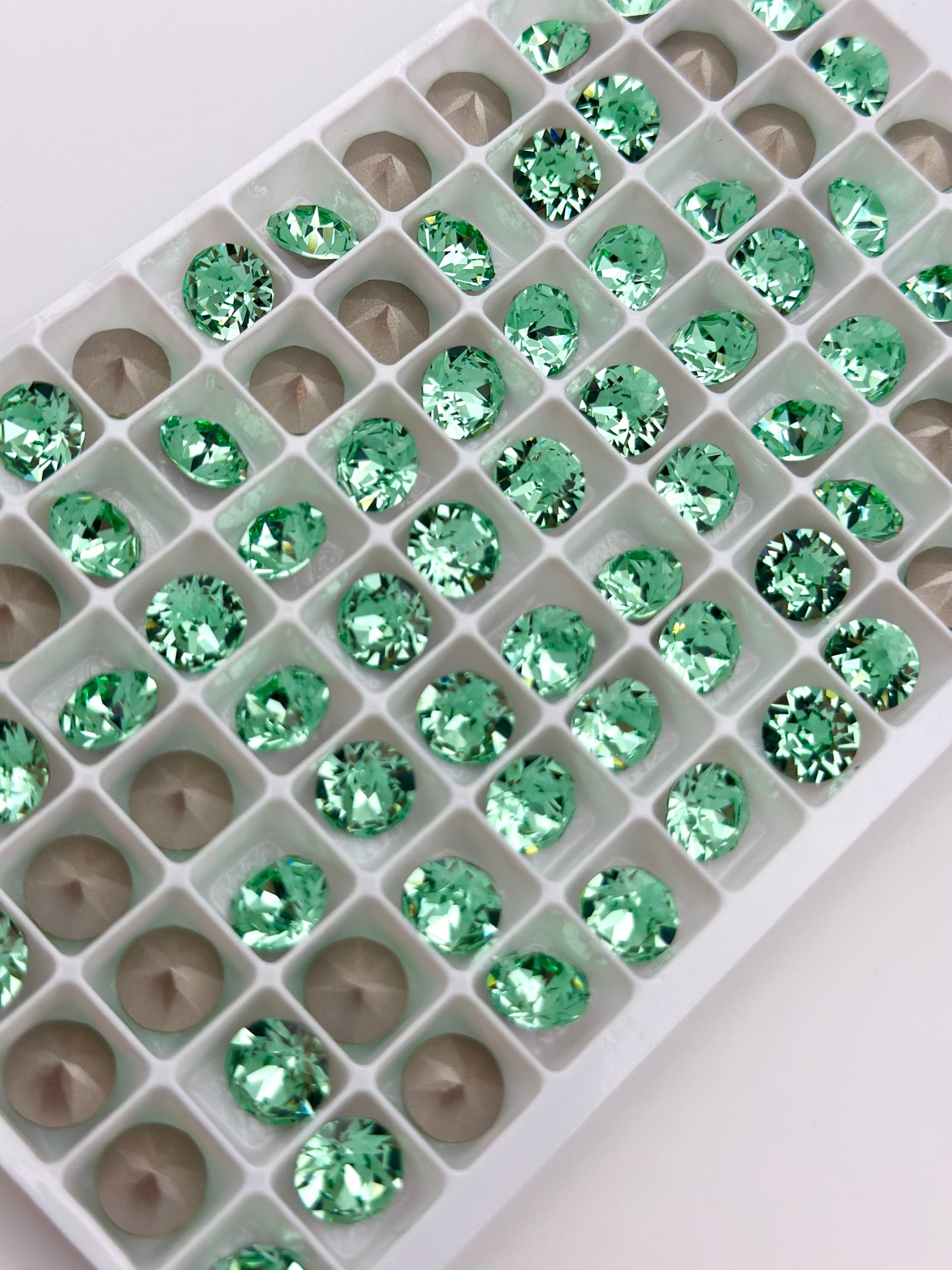 Luxe 8mm Round Shape Foiled Pointed Back Rhinestones for Nails Arts and DIY