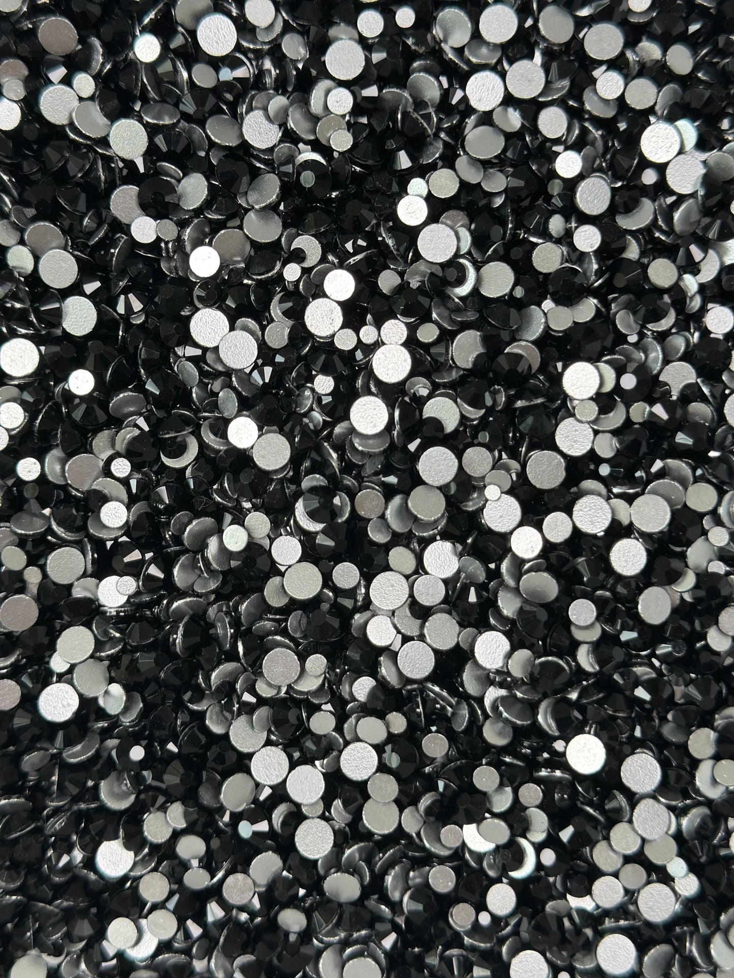 Mixed Sizes (SS6–SS20) Flat Back Round Glass Rhinestones