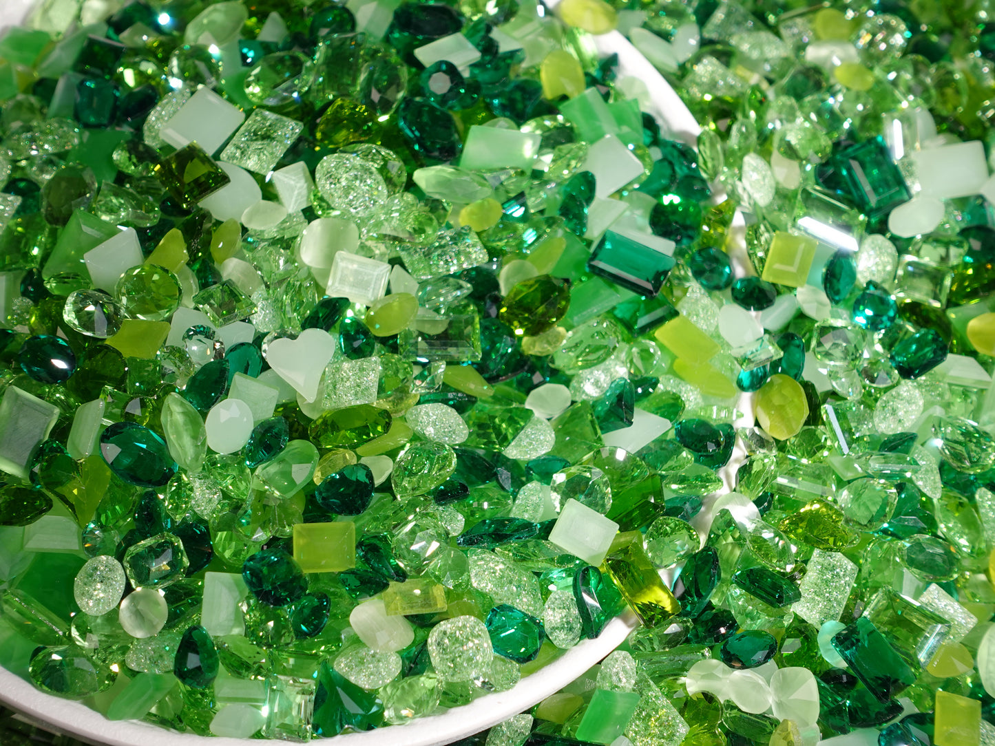 Green Garden Mixed Pointed Back Crystal Glass Rhinestones for Nails Arts and DIY