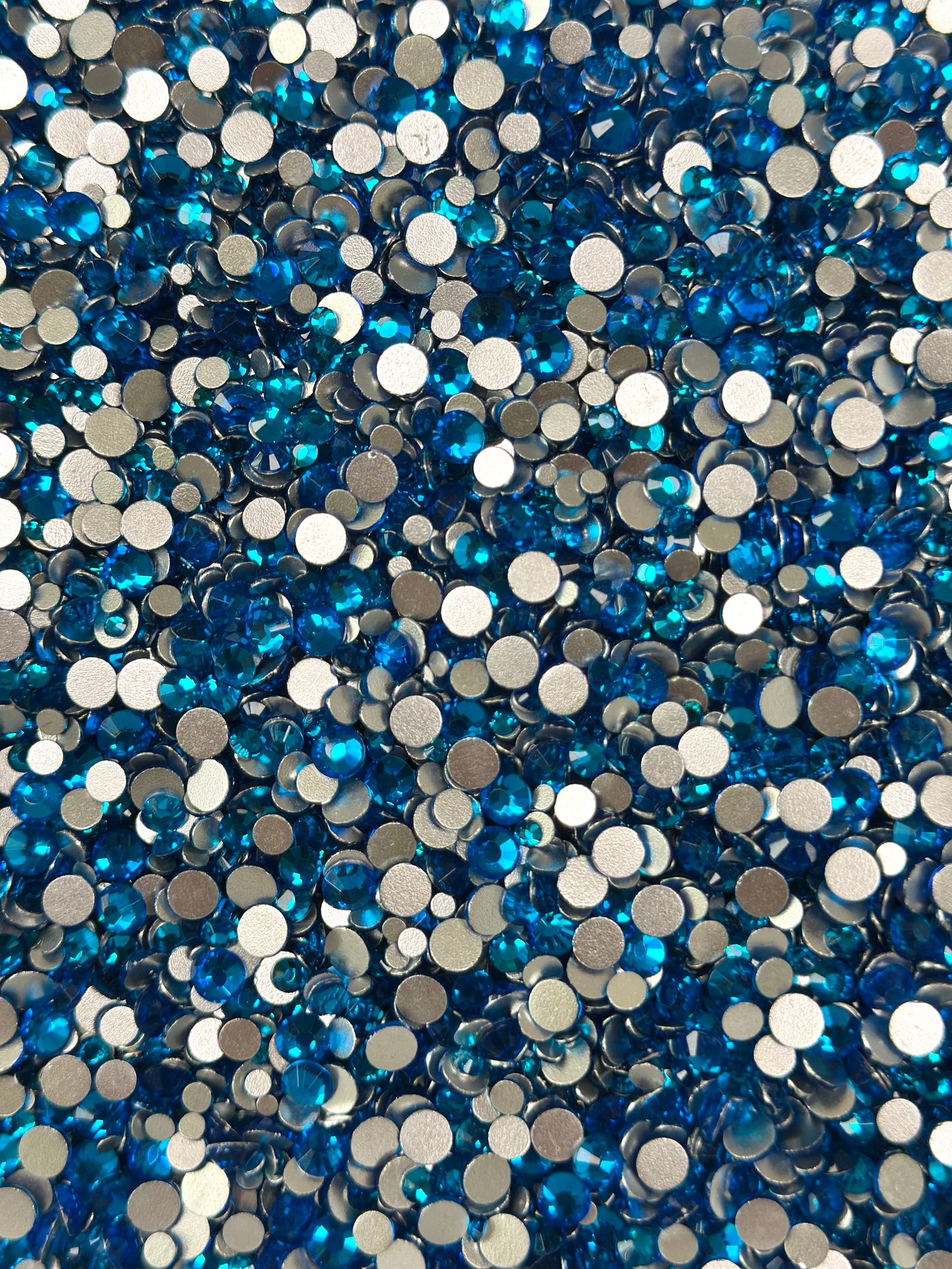 Mixed Sizes (SS6–SS20) Flat Back Round Glass Rhinestones