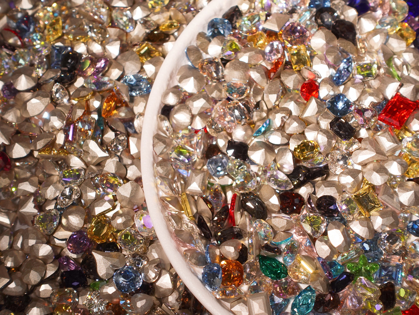 M/L Size Mixed Foiled Pointed Back Crystal Glass Rhinestones for Nails and DIY
