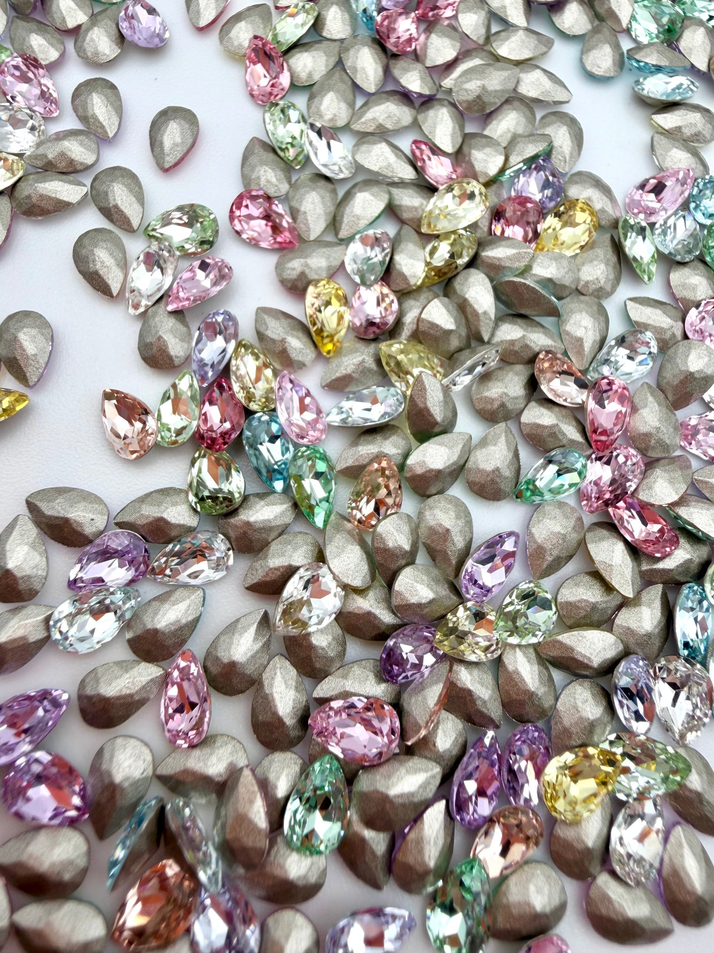 Luxe 4x6mm Small Tear Drop Foiled Pointed Back Rhinestones for Nails Arts and DIY