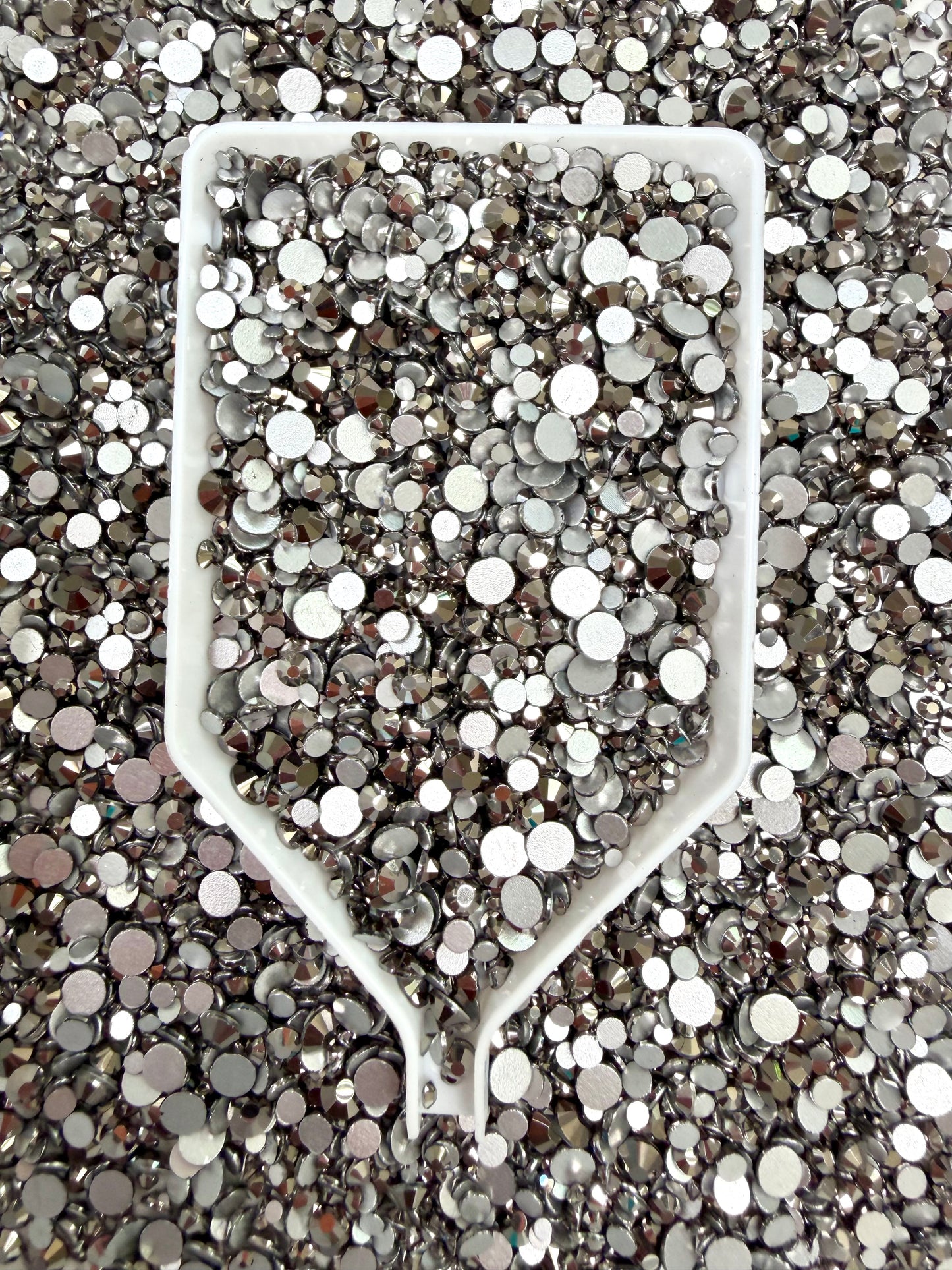 Color No.51-No.80 Mixed Sizes (From SS6 to SS20) Flat Back Round Glass Rhinestones