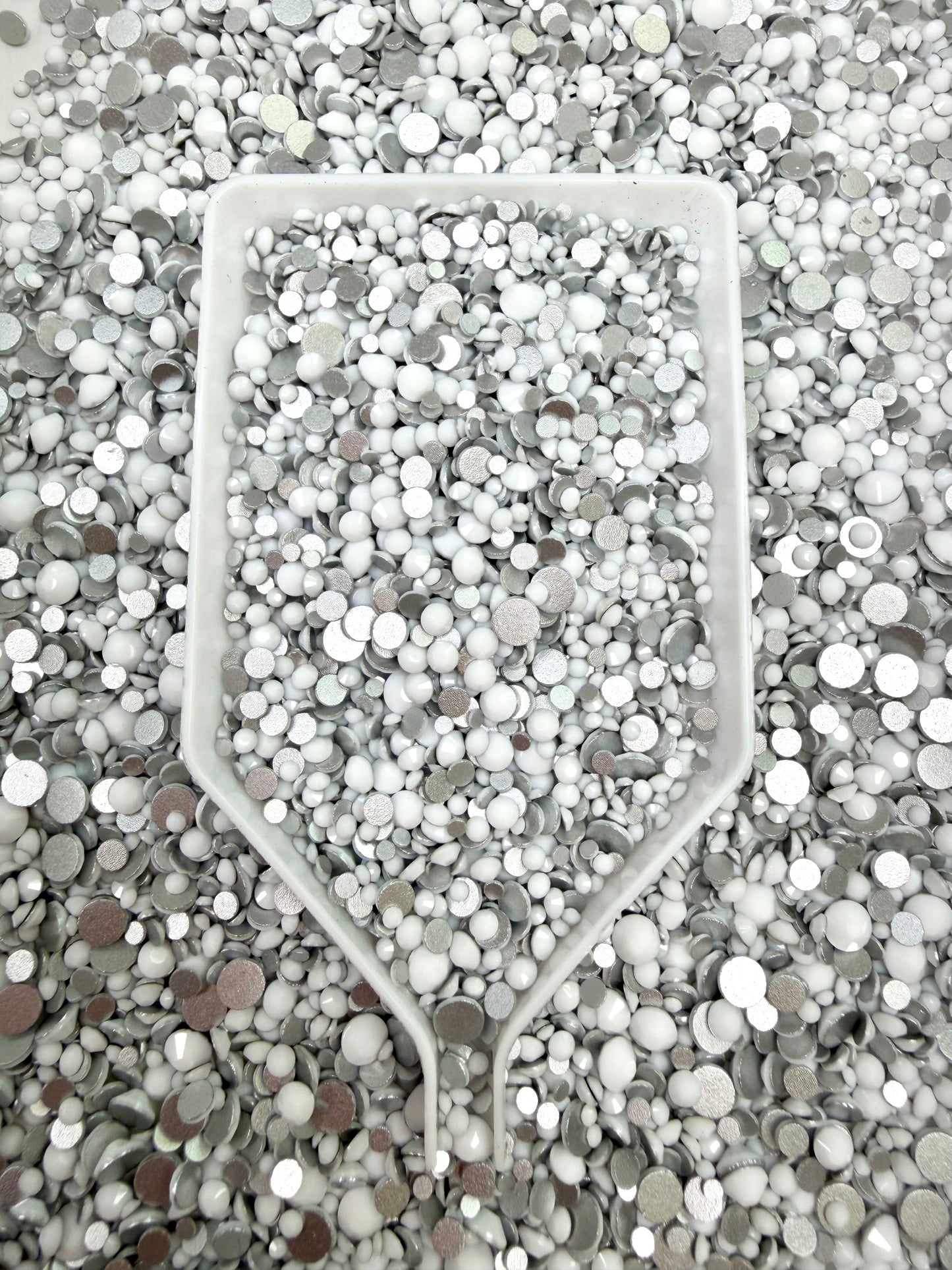 Color No.51-No.80 Mixed Sizes (From SS6 to SS20) Flat Back Round Glass Rhinestones