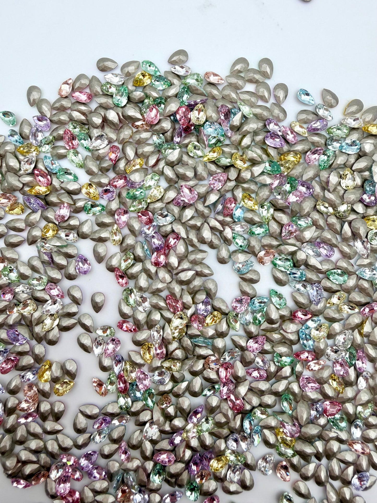 Luxe 4x6mm Small Tear Drop Foiled Pointed Back Rhinestones for Nails Arts and DIY