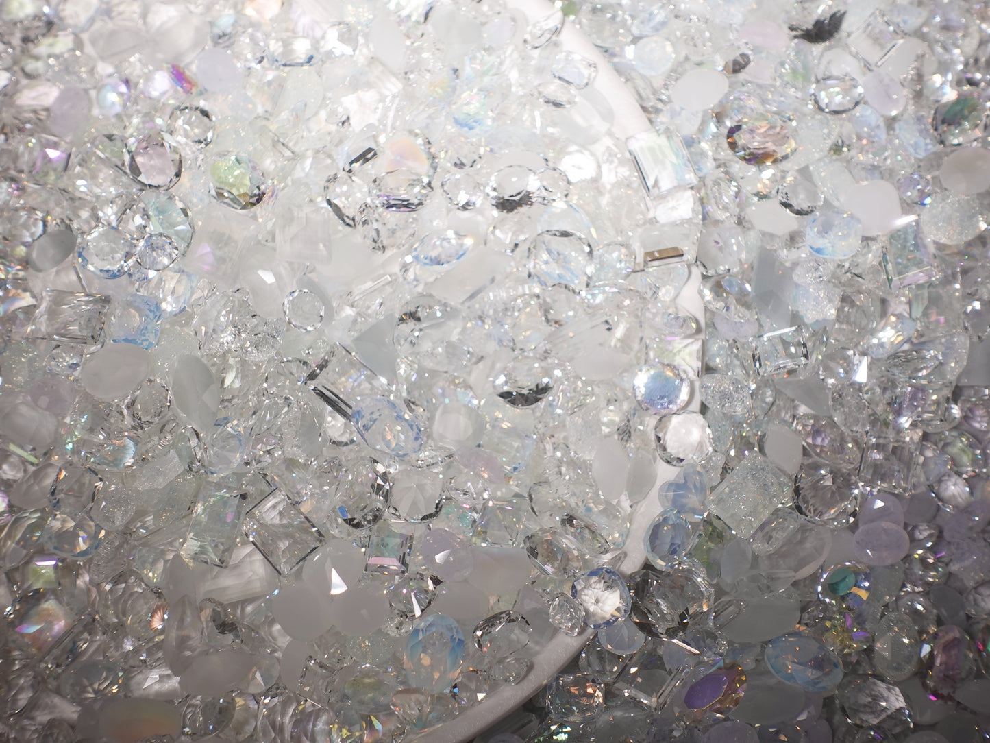 Clear White Mixed Pointed Back Crystal Glass Rhinestones For Nails Art and DIY