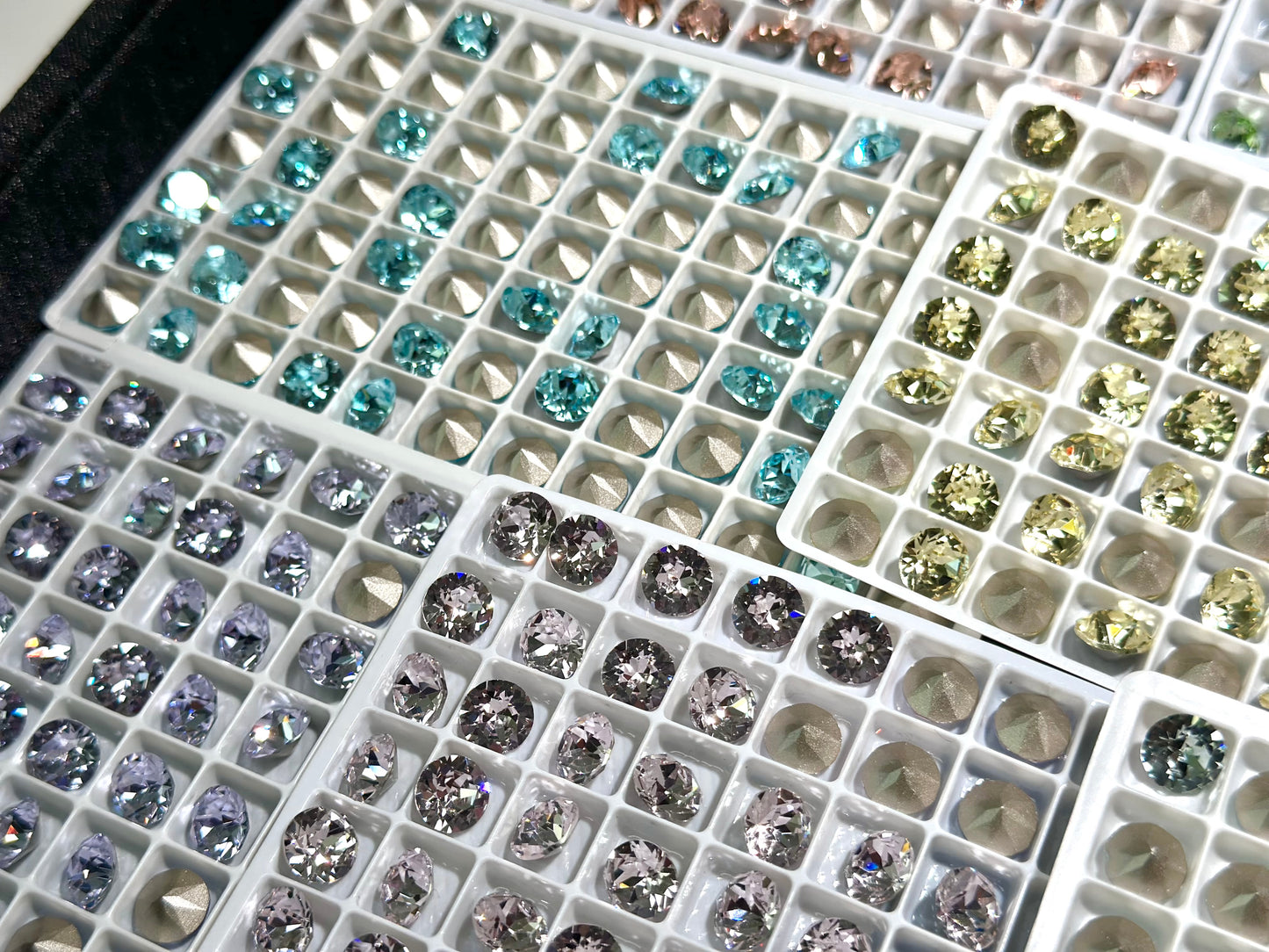 Luxe 8mm Round Shape Foiled Pointed Back Rhinestones