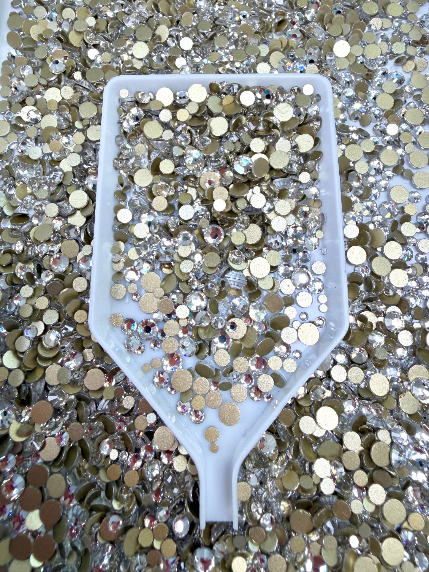 Color No.51-No.80 Mixed Sizes (From SS6 to SS20) Flat Back Round Glass Rhinestones