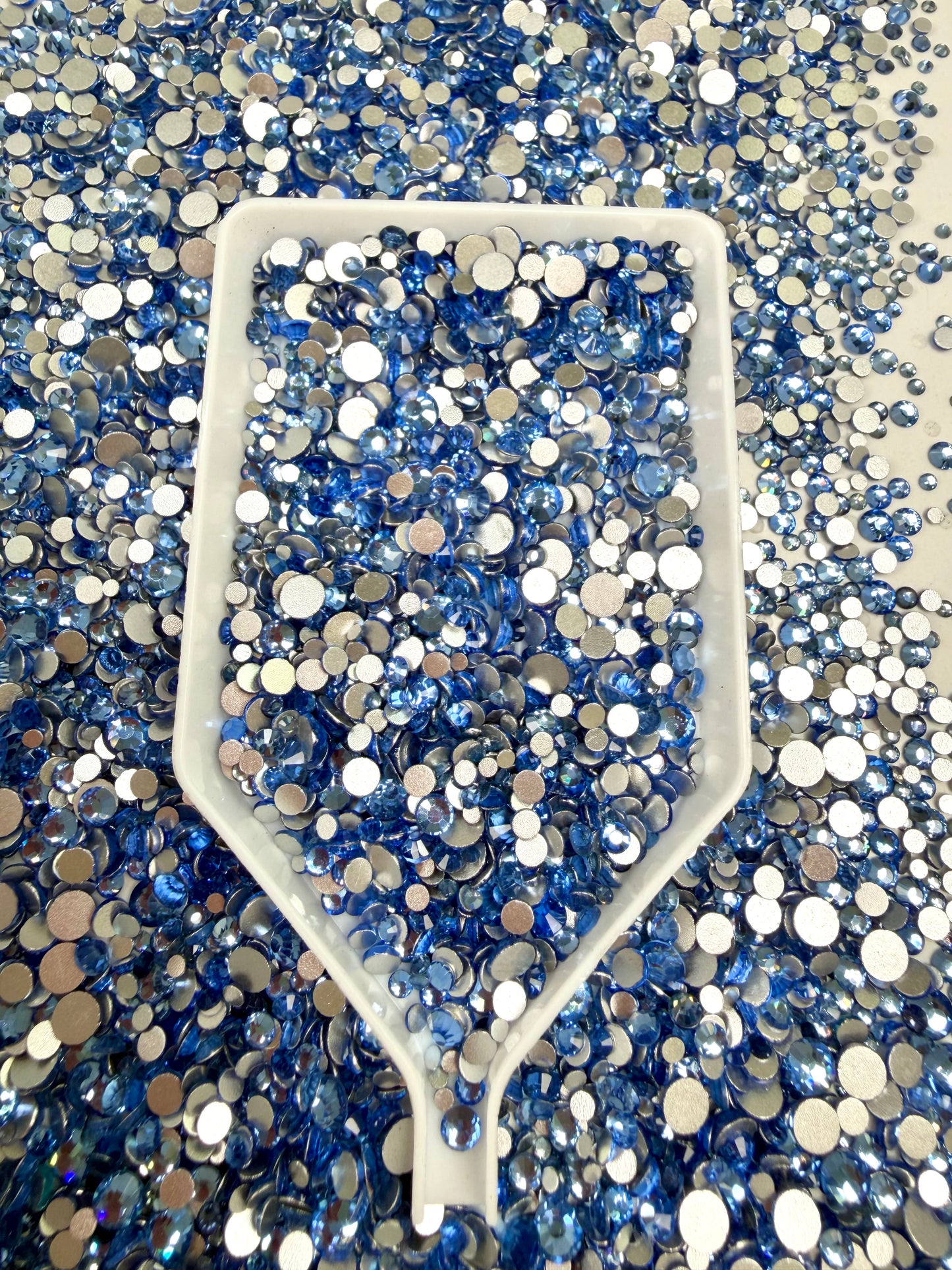 Color No.51-No.80 Mixed Sizes (From SS6 to SS20) Flat Back Round Glass Rhinestones