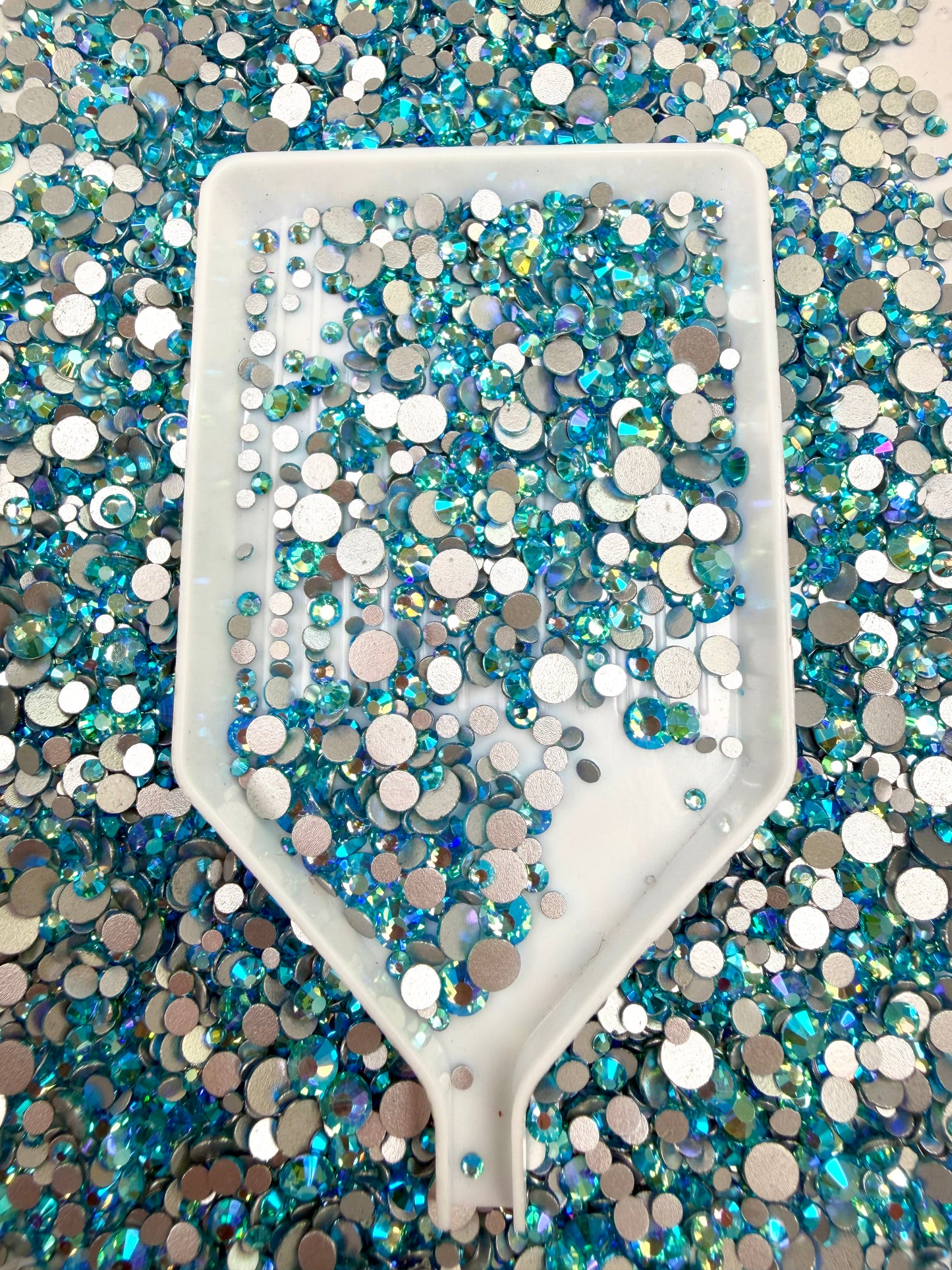 Color No.26-No.50 Mixed Sizes (From SS6 to SS20) Flat Back Round Glass Rhinestones