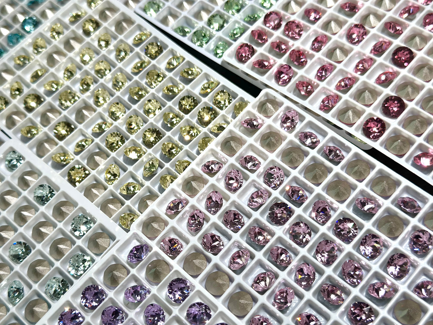 Luxe 8mm Round Shape Foiled Pointed Back Rhinestones