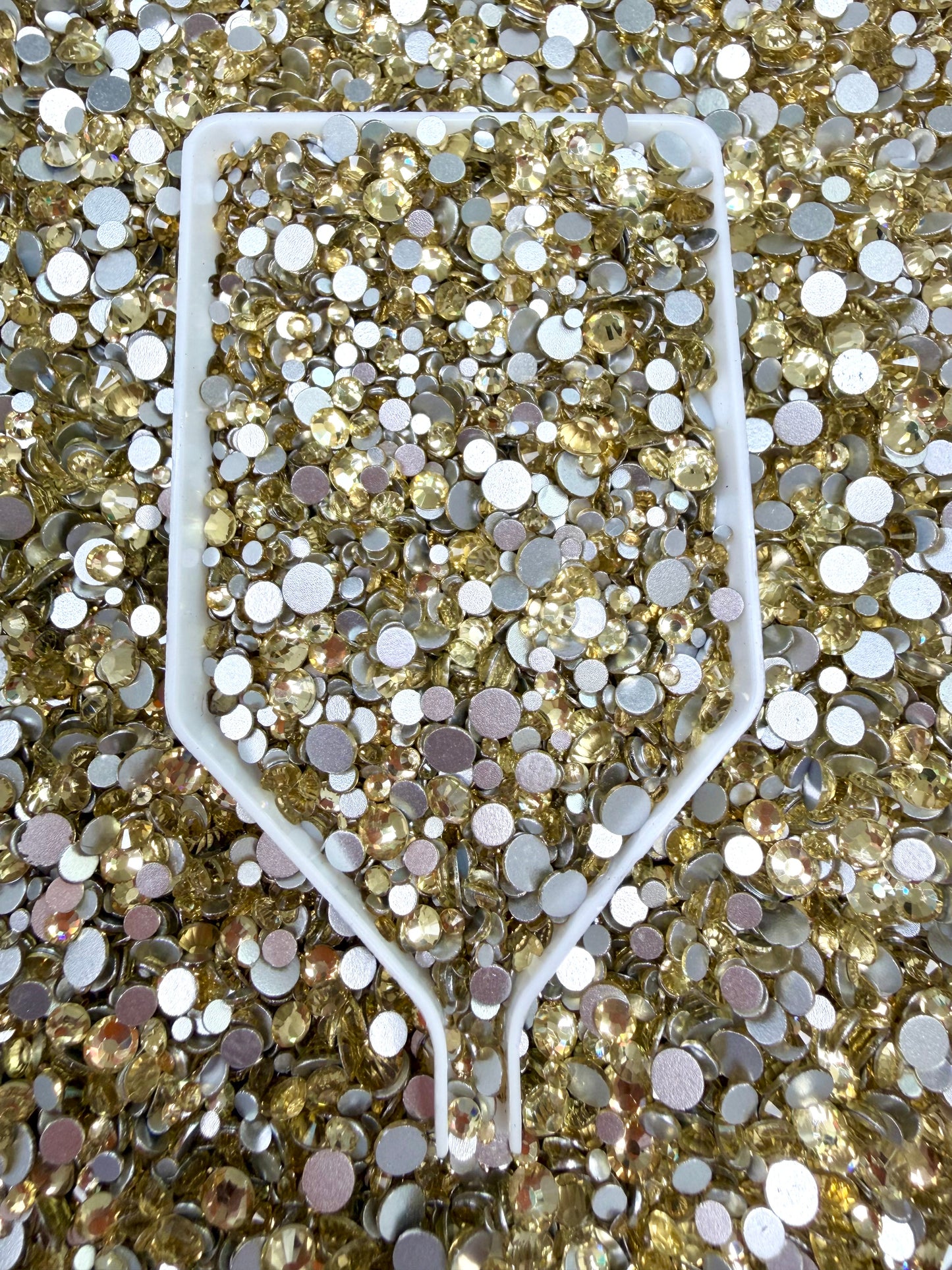 Color No.51-No.80 Mixed Sizes (From SS6 to SS20) Flat Back Round Glass Rhinestones