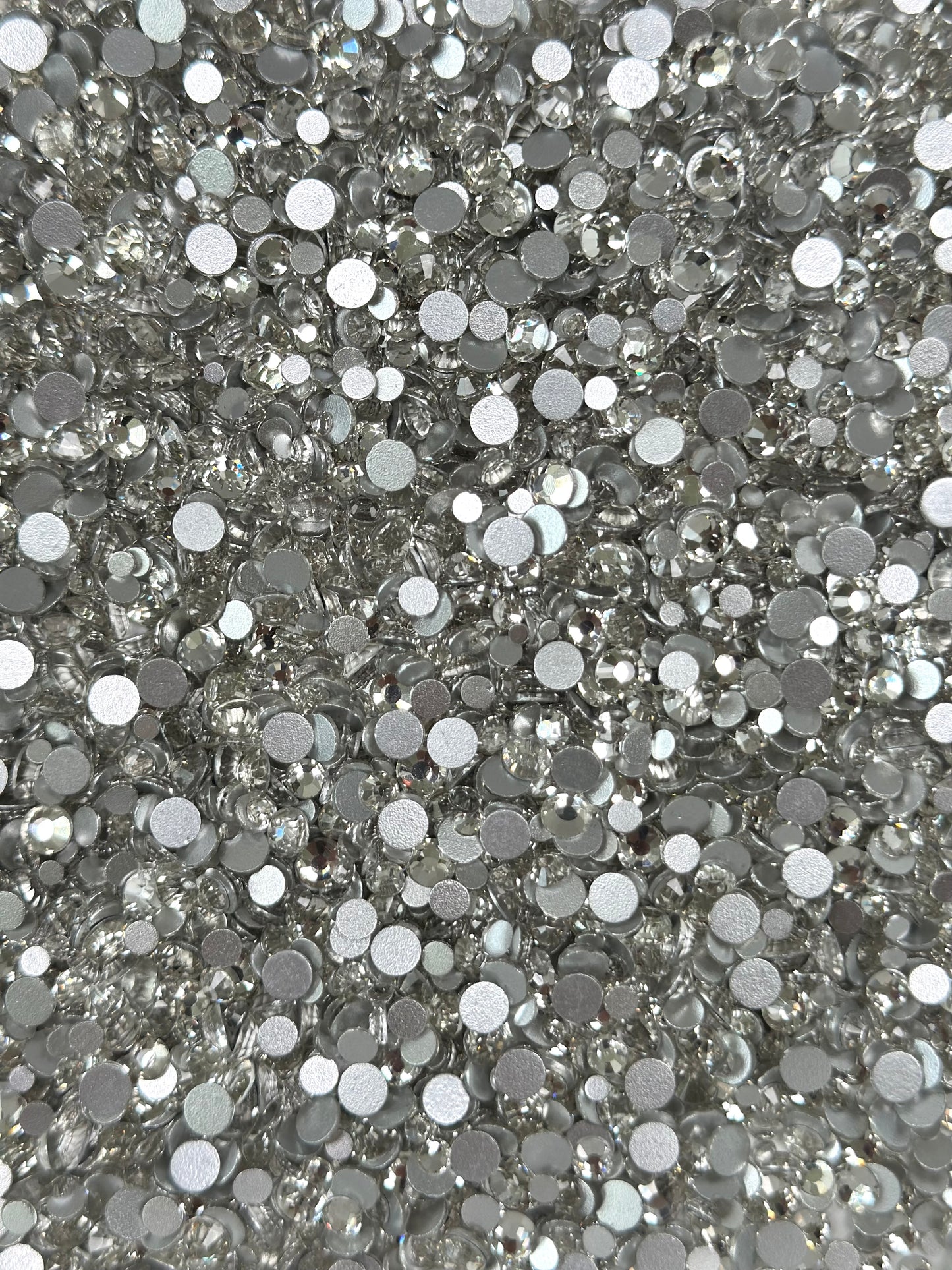 Mixed Sizes (SS6–SS20) Flat Back Round Glass Rhinestones