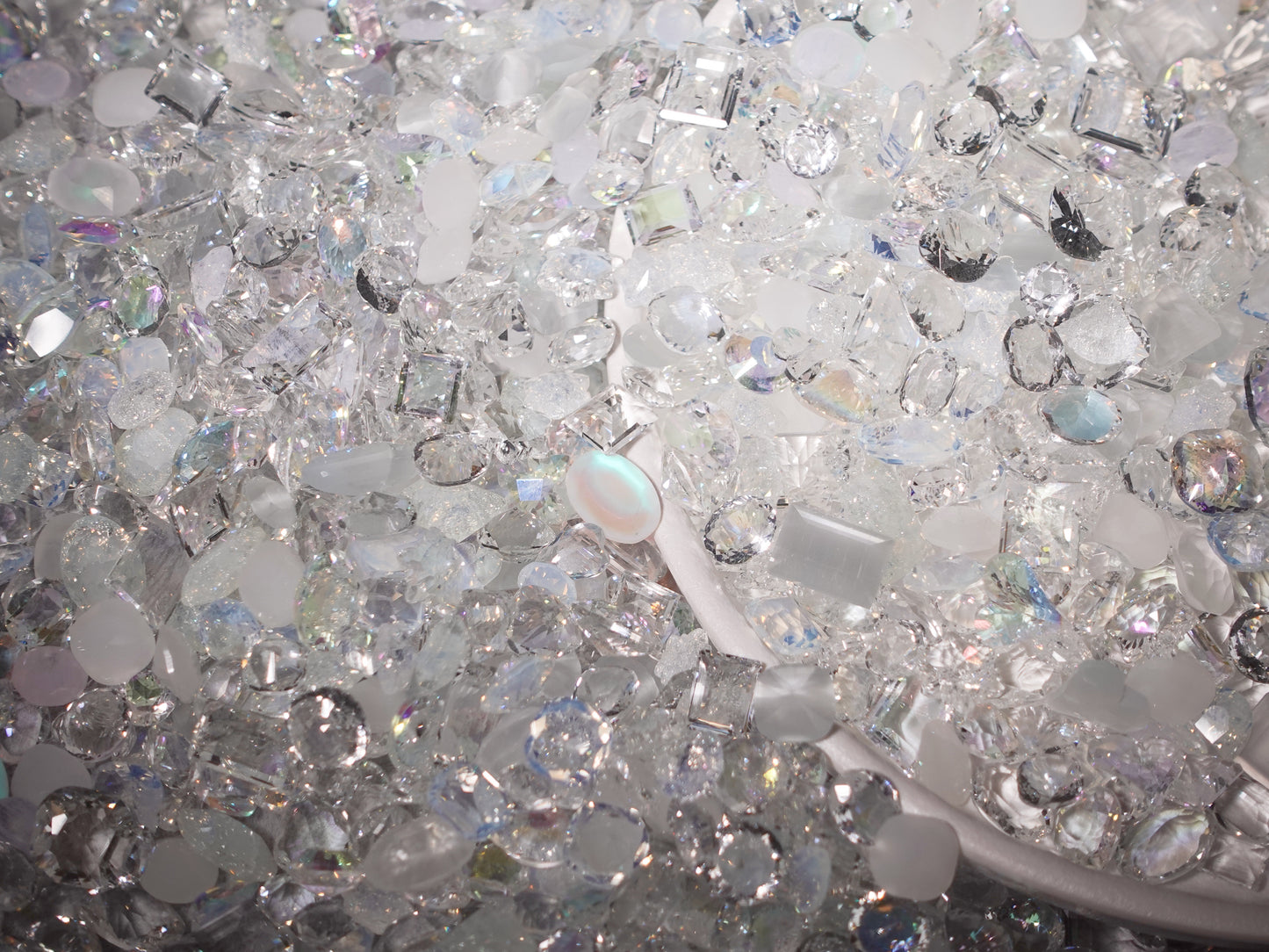 Clear White Mixed Pointed Back Crystal Glass Rhinestones For Nails Art and DIY