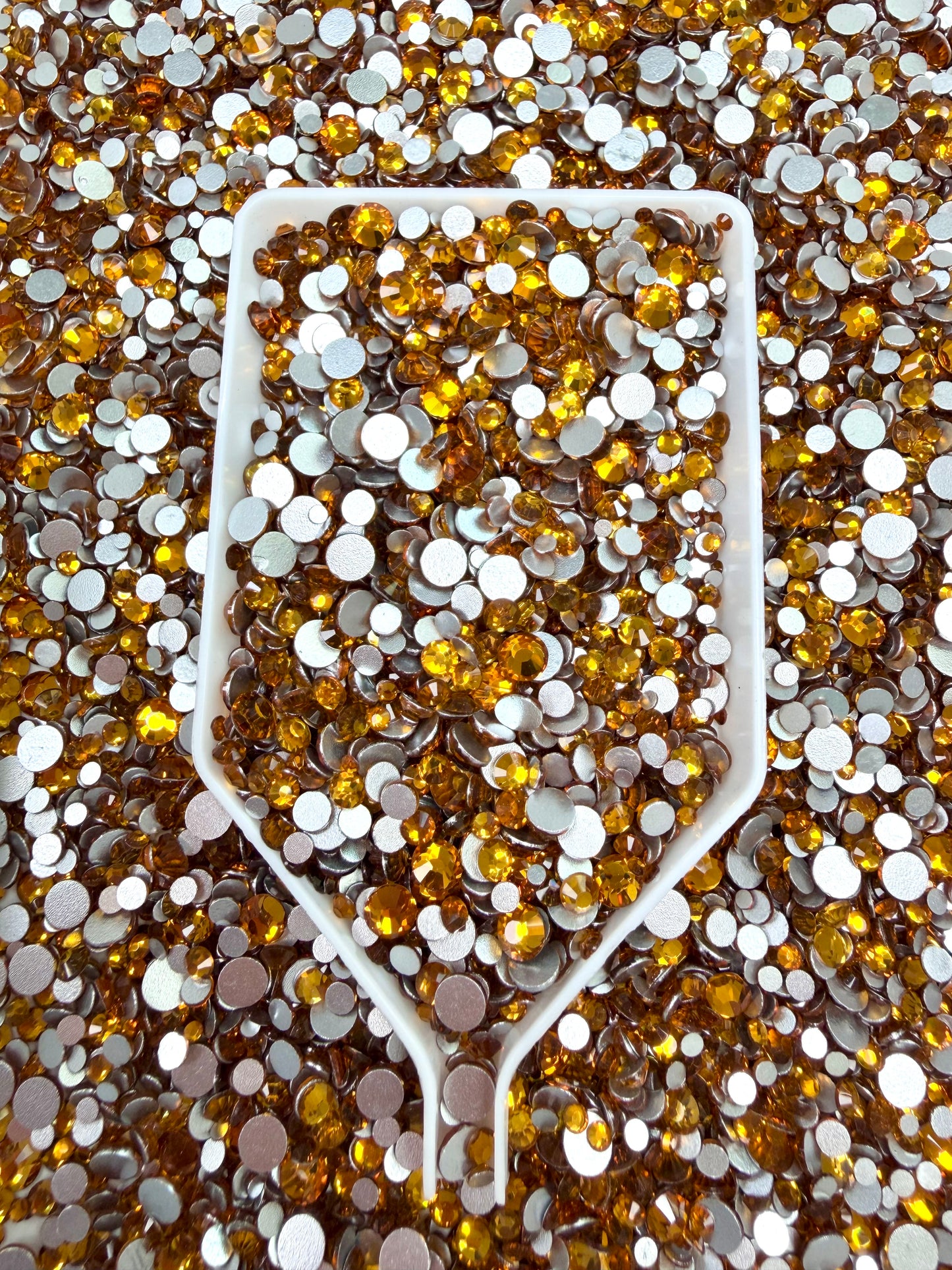 Color No.51-No.80 Mixed Sizes (From SS6 to SS20) Flat Back Round Glass Rhinestones