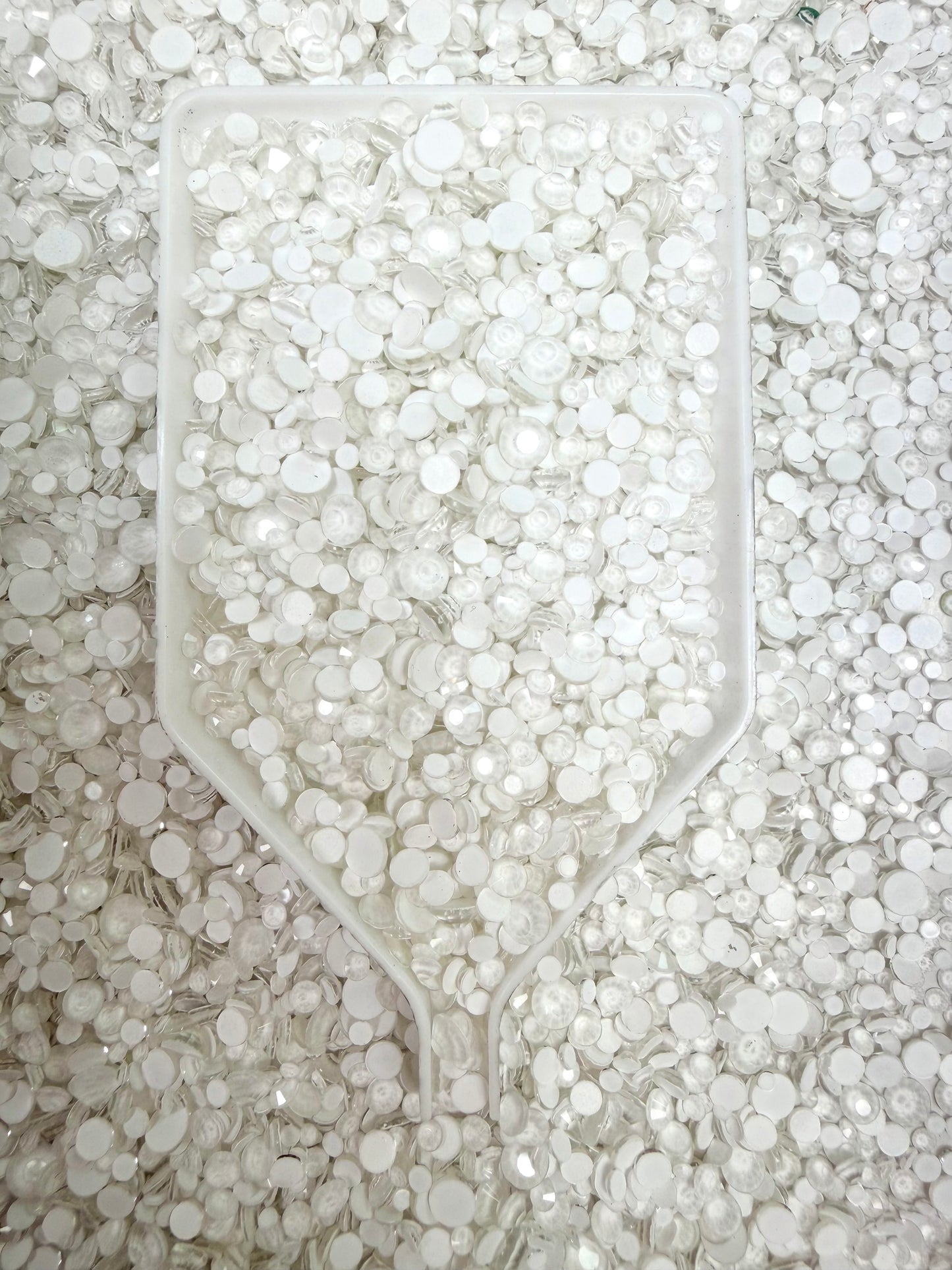 Color No.51-No.80 Mixed Sizes (From SS6 to SS20) Flat Back Round Glass Rhinestones